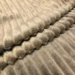 Manta Fleece com Relevo Jacquard 100% Poliéster 2.50m Largura - Taupe (café com leite)